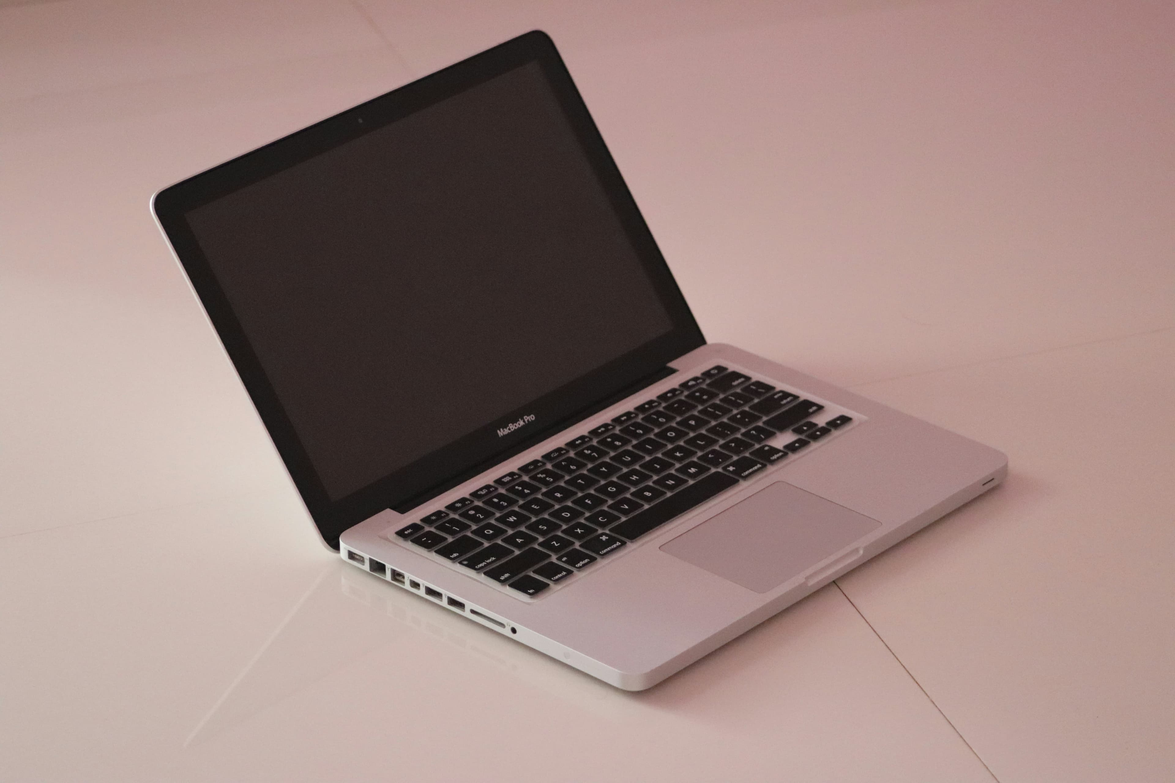 OmniBook Workstation
